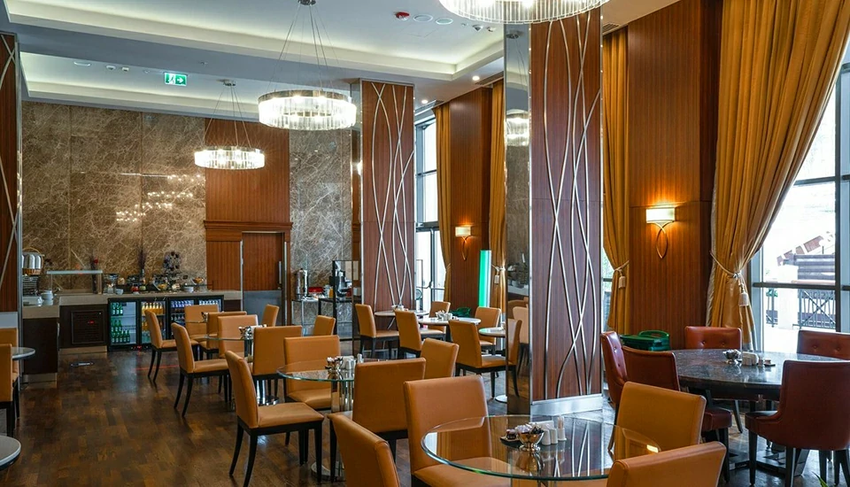 کورت یارد بای مرریوت سوچی کراسنایا پولینا